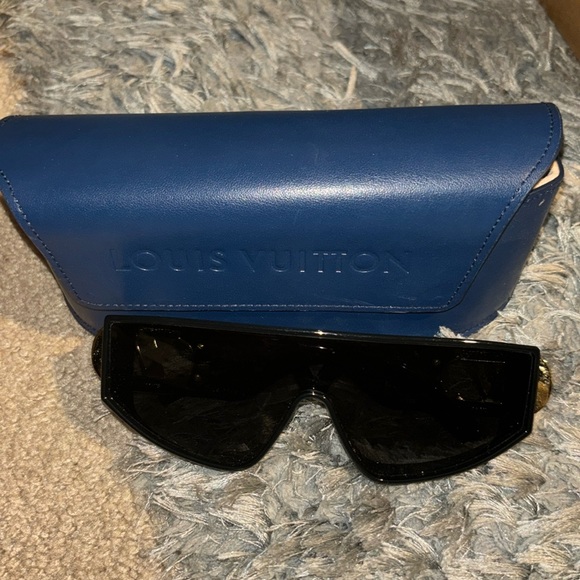 Louis Vuitton sunglasses - Picture 1 of 2